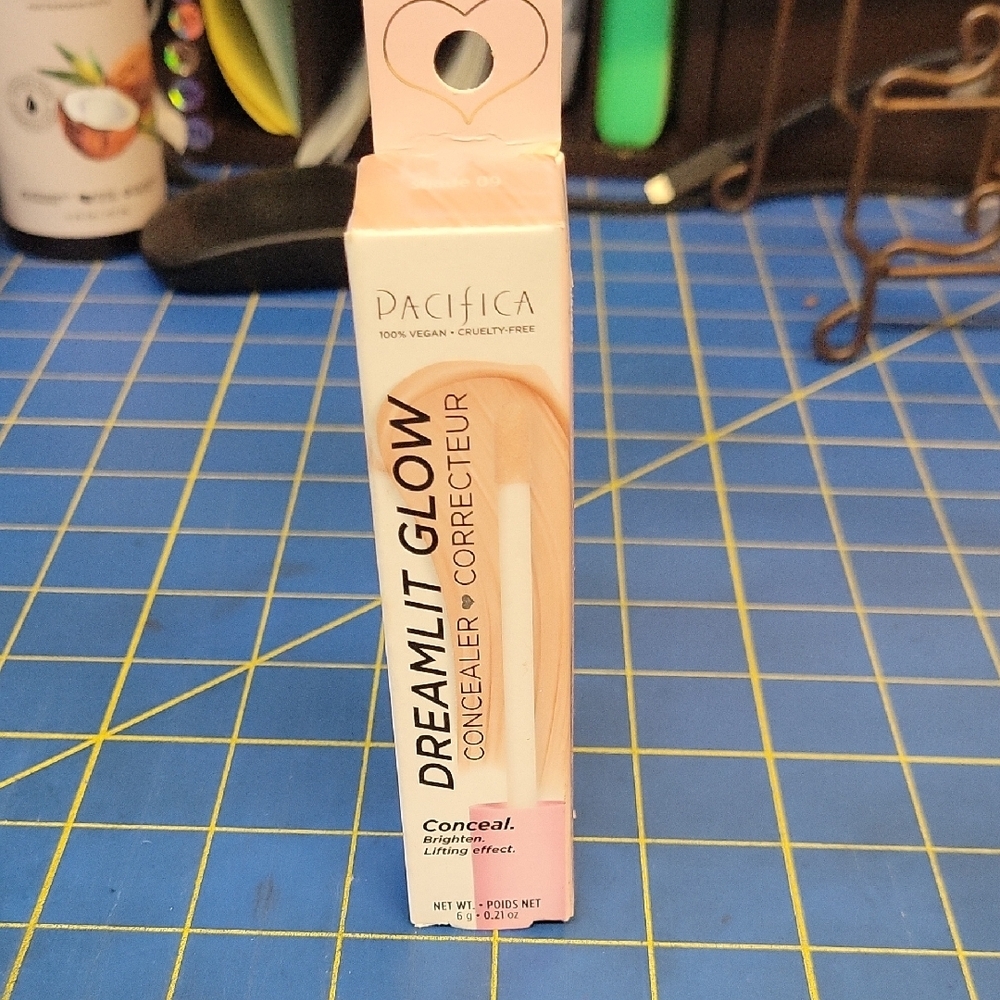 Pacifica Dreamlit Glow Concealer - Shade 09 New In Box